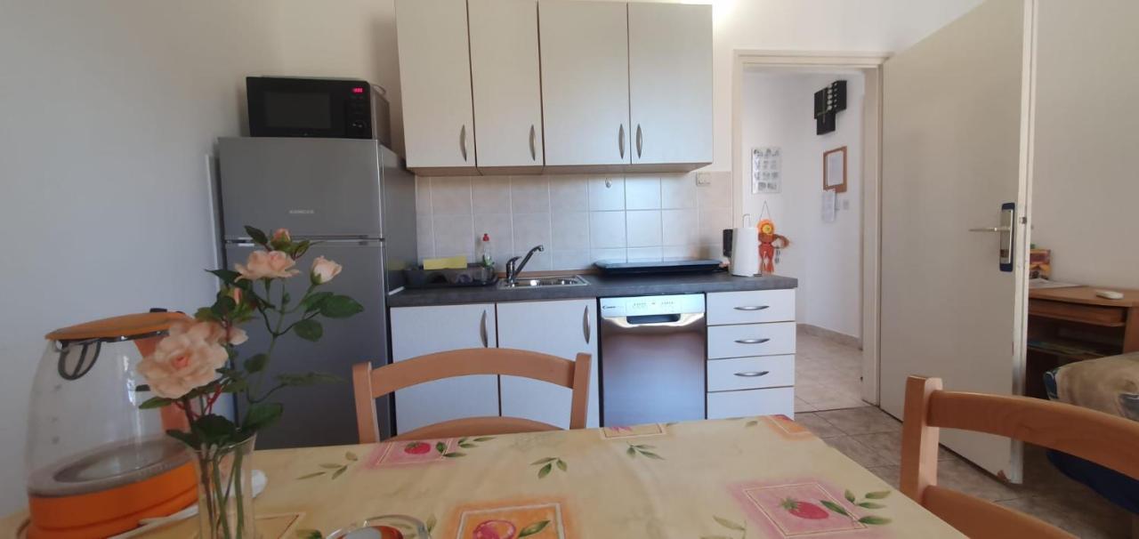 Apartmani Sonia Нивице Екстериор снимка